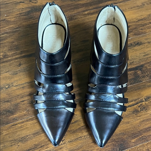 L.A.M.B. Darius Black Strappy Cutout Pointed Ankle Booties Size 8 - Picture 5 of 15
